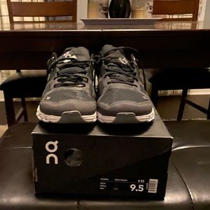 On Cloud shoes good condition some wear at toe as pictured no wholes/rips